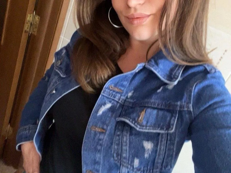 Offline BettyGirlKiss on Streamate