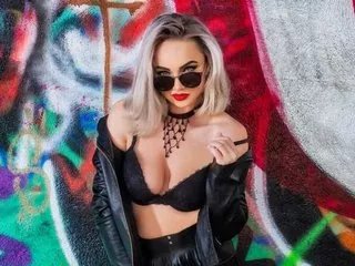 Offline EllianaReese on Streamate