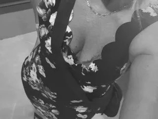 Offline Elly49 on Streamate