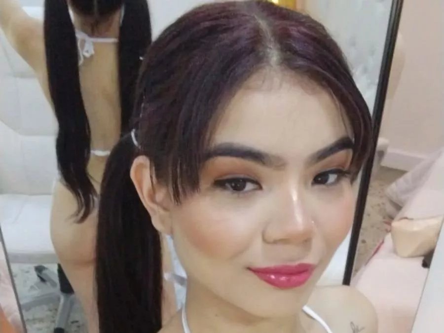 Offline Nahia69 on Streamate