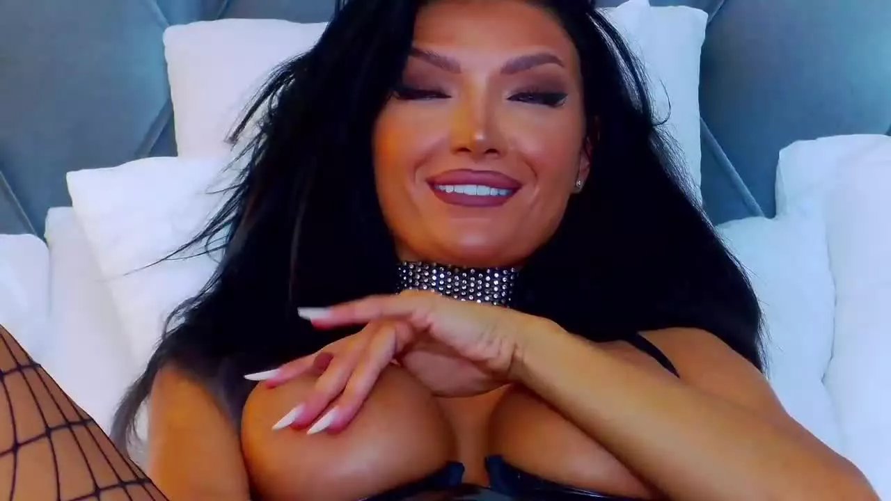 Offline KarinaSmith on Streamray