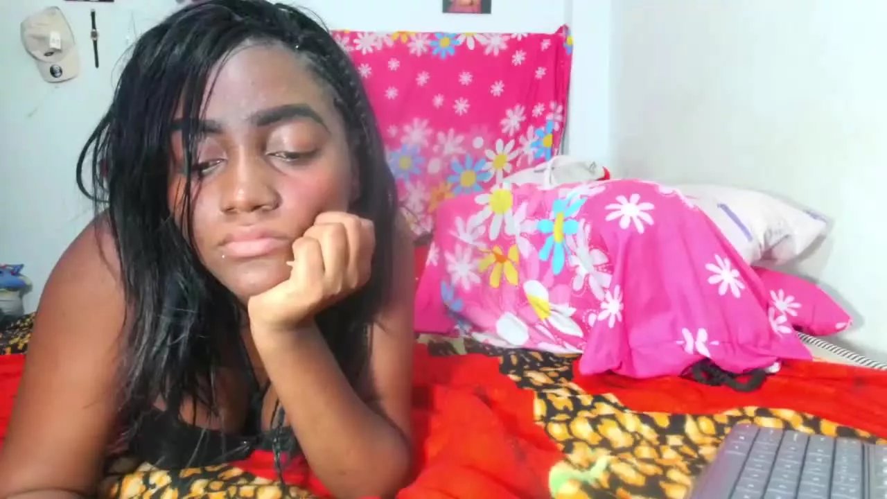 Offline LoaisisAdams on Streamray