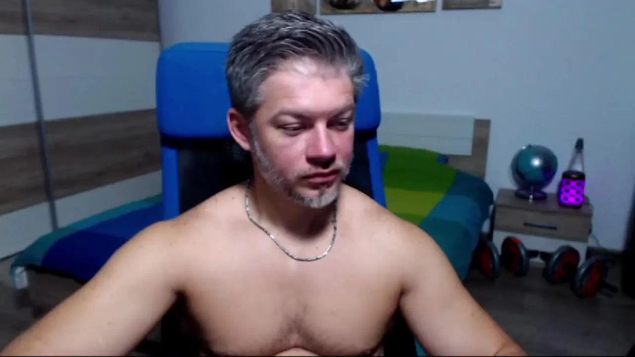 Offline RobbyShawz on Streamray