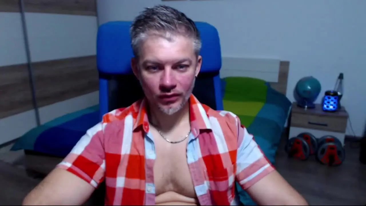 Offline RobbyShawz on Streamray