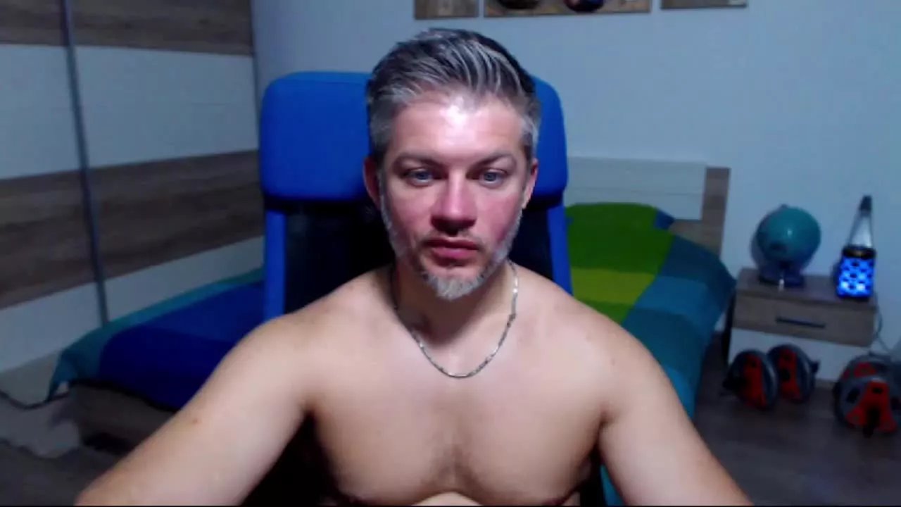 Offline RobbyShawz on Streamray