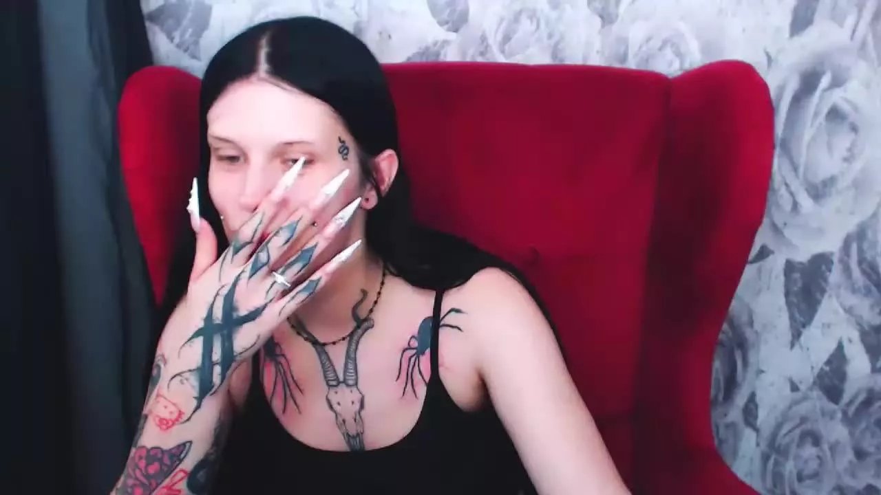 Offline VenomDoll on Streamray