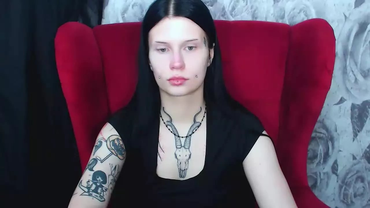 Offline VenomDoll on Streamray