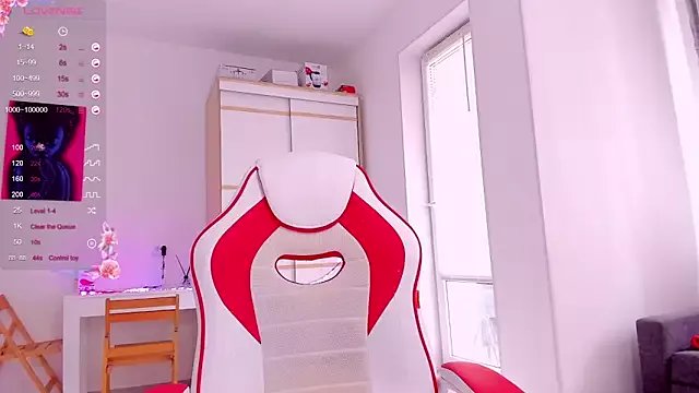 Freechat HotCarolineXO on StripChat