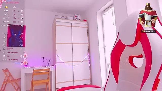 Freechat HotCarolineXO on StripChat