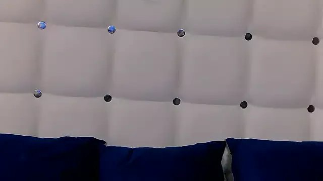 Freechat NicoleRosss on StripChat