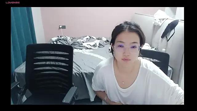 Explore 23 years old redrose520 from StripChat redrose520 from StripChat